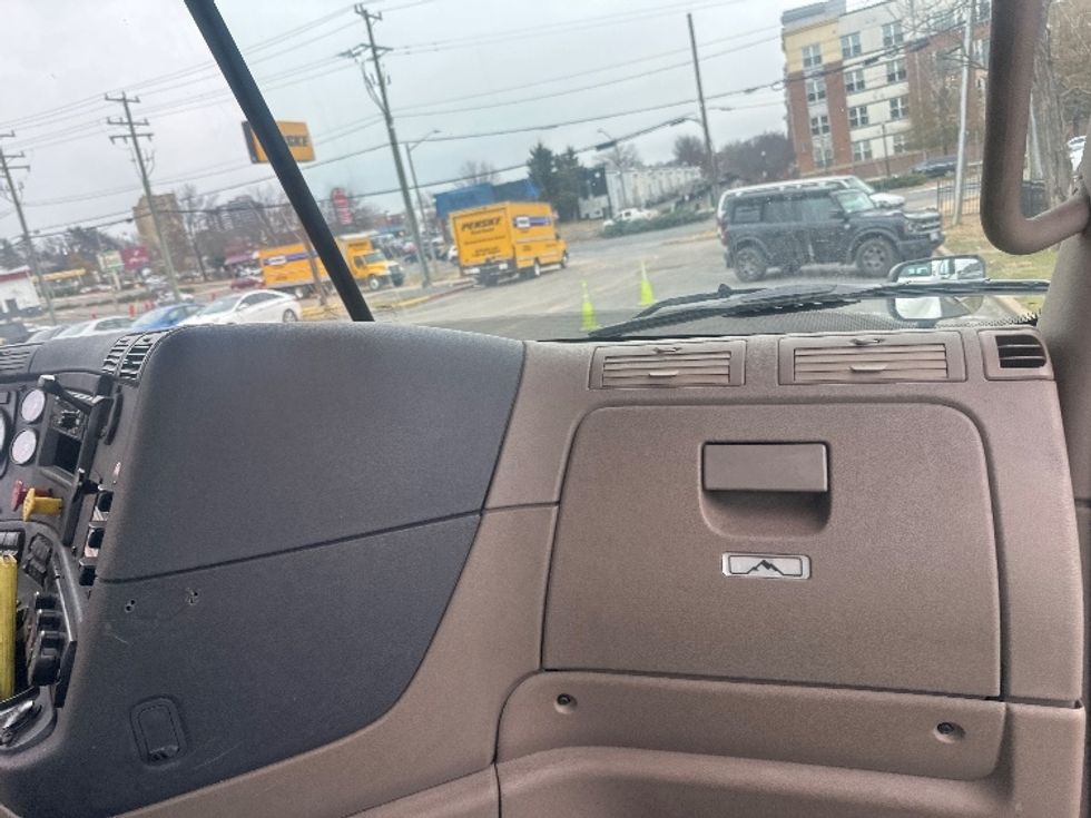 Day Cab Tractor-Heavy Duty Tractors-Freightliner-2018-Cascadia 12564ST-Alexandria-VA-167,324\n\t\tmiles-$ 40,000 - Image 12