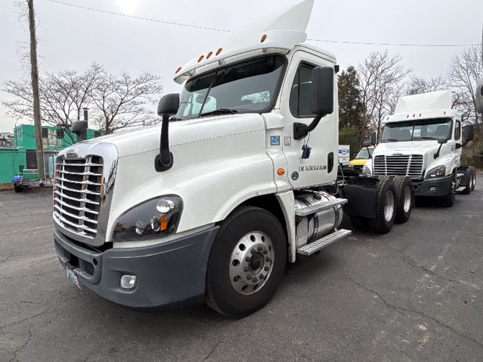 Day Cab Tractor-Heavy Duty Tractors-Freightliner-2018-Cascadia 12564ST-Alexandria-VA-167,324\n\t\tmiles-$ 40,000 - Image 3