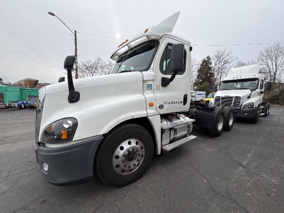 Day Cab Tractor-Heavy Duty Tractors-Freightliner-2018-Cascadia 12564ST-Alexandria-VA-167,324\n\t\tmiles-$ 40,000 - Image 4