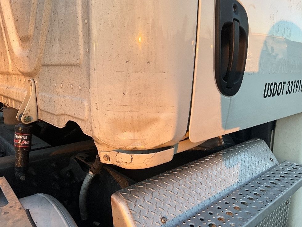 Day Cab Tractor-Heavy Duty Tractors-Freightliner-2018-Cascadia 12564ST-Alexandria-VA-170,600\n\t\tmiles-$ 40,000 - Image 17