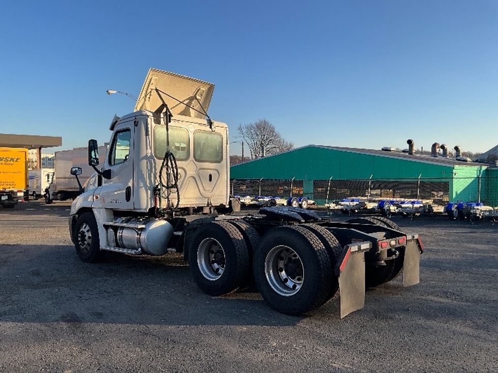 Day Cab Tractor-Heavy Duty Tractors-Freightliner-2018-Cascadia 12564ST-Alexandria-VA-170,600\n\t\tmiles-$ 40,000 - Image 5