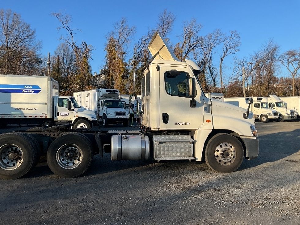 Day Cab Tractor-Heavy Duty Tractors-Freightliner-2018-Cascadia 12564ST-Alexandria-VA-170,600\n\t\tmiles-$ 40,000 - Image 8
