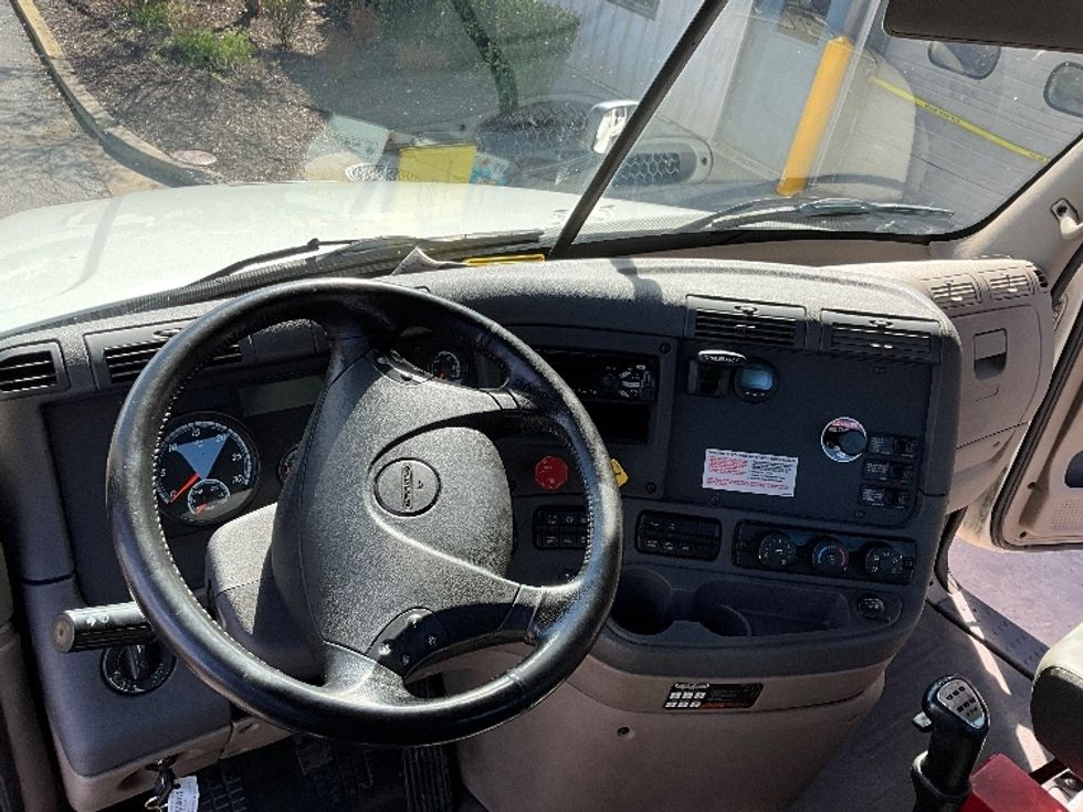 Day Cab Tractor-Heavy Duty Tractors-Freightliner-2018-Cascadia 12564ST-Alexandria-VA-183,809\n\t\tmiles-$ 48,000 - Image 11