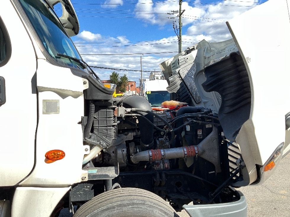Day Cab Tractor-Heavy Duty Tractors-Freightliner-2018-Cascadia 12564ST-Alexandria-VA-183,809\n\t\tmiles-$ 48,000 - Image 15
