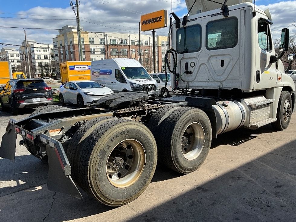 Day Cab Tractor-Heavy Duty Tractors-Freightliner-2018-Cascadia 12564ST-Alexandria-VA-183,809\n\t\tmiles-$ 48,000 - Image 17