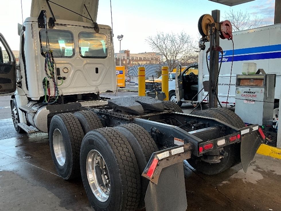 Day Cab Tractor-Heavy Duty Tractors-Freightliner-2018-Cascadia 12564ST-Alexandria-VA-183,809\n\t\tmiles-$ 48,000 - Image 18
