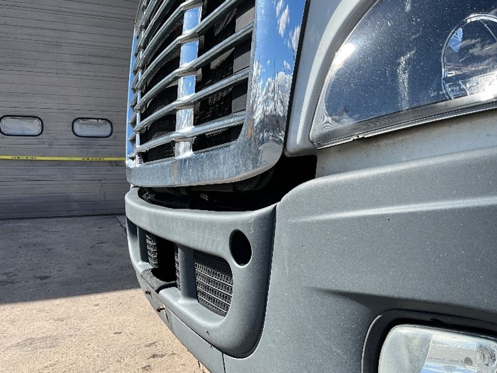 Day Cab Tractor-Heavy Duty Tractors-Freightliner-2018-Cascadia 12564ST-Alexandria-VA-183,809\n\t\tmiles-$ 48,000 - Image 19