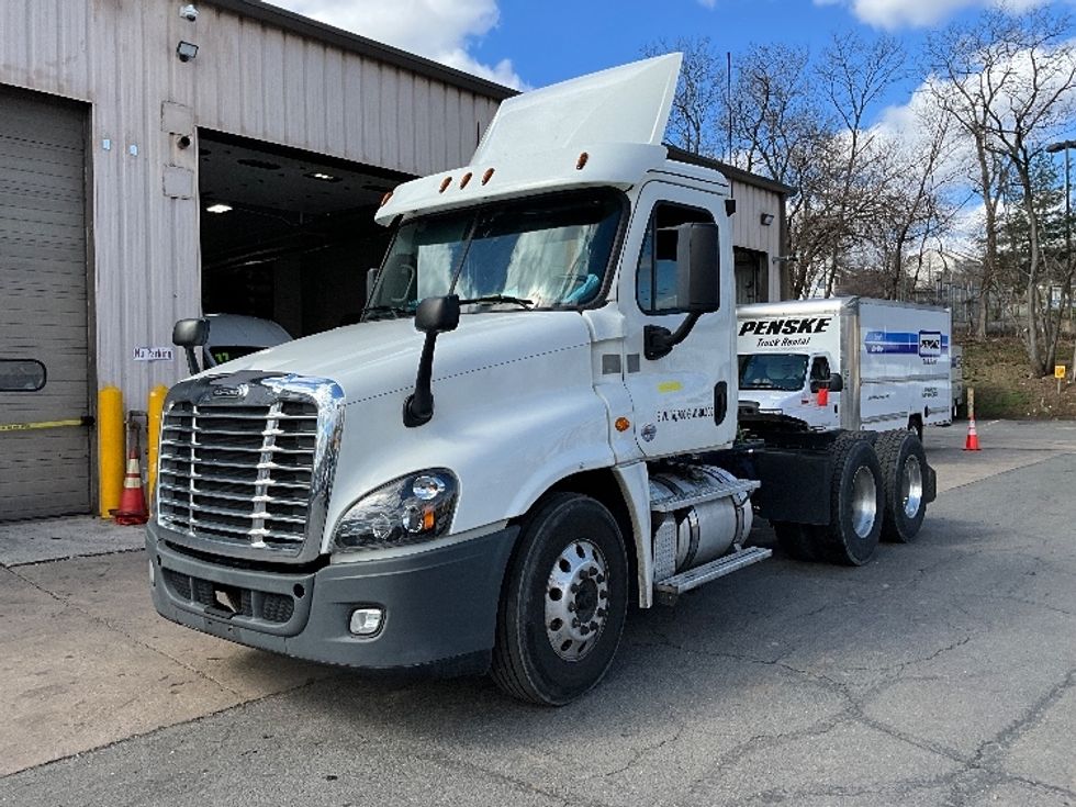 Day Cab Tractor-Heavy Duty Tractors-Freightliner-2018-Cascadia 12564ST-Alexandria-VA-183,809\n\t\tmiles-$ 48,000 - Image 3