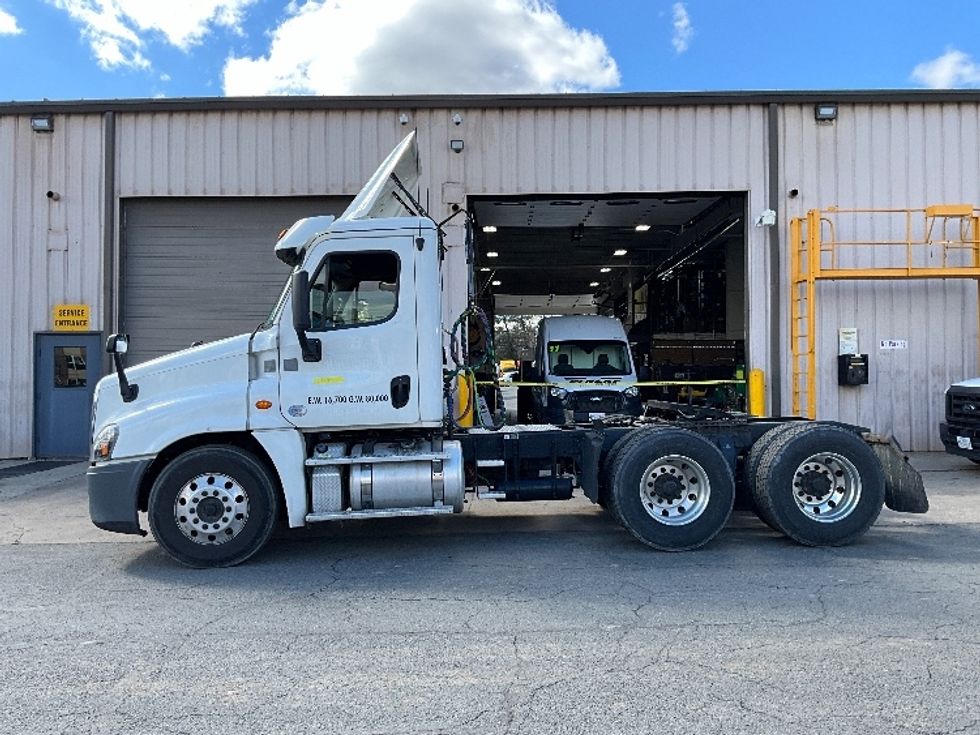 Day Cab Tractor-Heavy Duty Tractors-Freightliner-2018-Cascadia 12564ST-Alexandria-VA-183,809\n\t\tmiles-$ 48,000 - Image 8