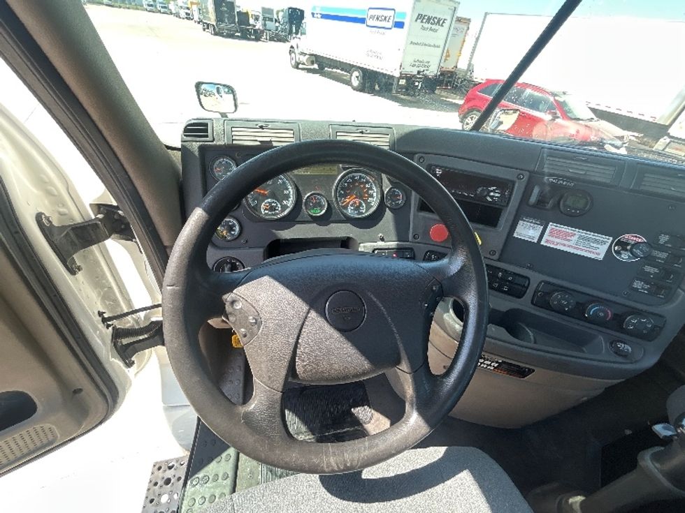 Day Cab Tractor-Heavy Duty Tractors-Freightliner-2018-Cascadia 12564ST-Arlington-TX-196,910\n\t\tmiles-$ 43,750 - Image 11
