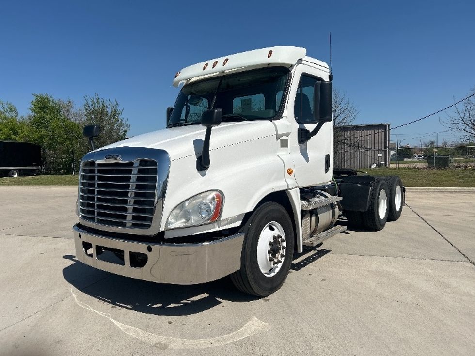 Day Cab Tractor-Heavy Duty Tractors-Freightliner-2018-Cascadia 12564ST-Arlington-TX-196,910\n\t\tmiles-$ 43,750 - Image 3