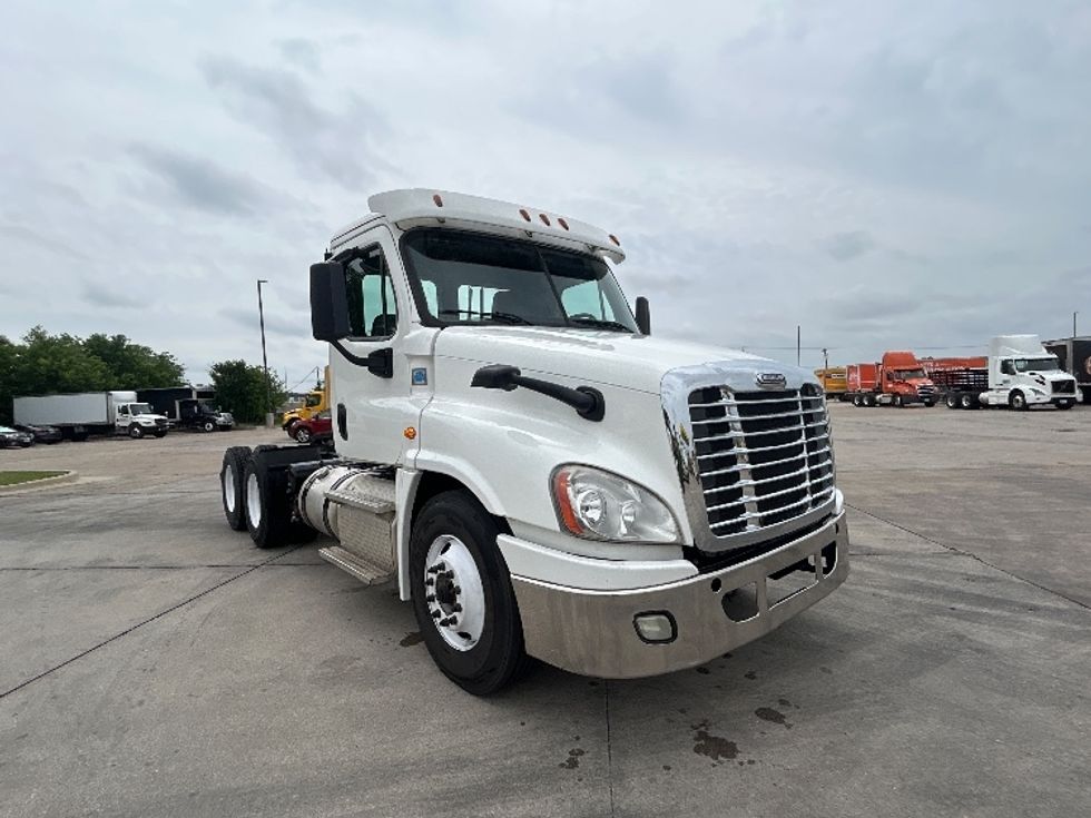 Day Cab Tractor-Heavy Duty Tractors-Freightliner-2018-Cascadia 12564ST-Arlington-TX-234,814\n\t\tmiles-$ 45,000 - Image 1