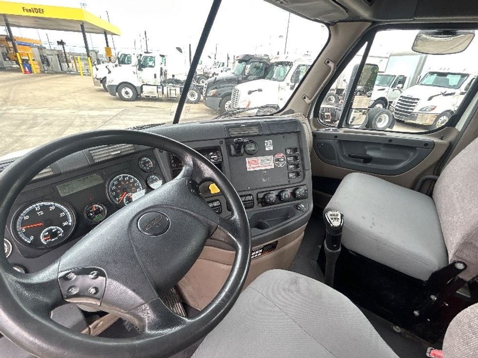 Day Cab Tractor-Heavy Duty Tractors-Freightliner-2018-Cascadia 12564ST-Arlington-TX-234,814\n\t\tmiles-$ 45,000 - Image 10
