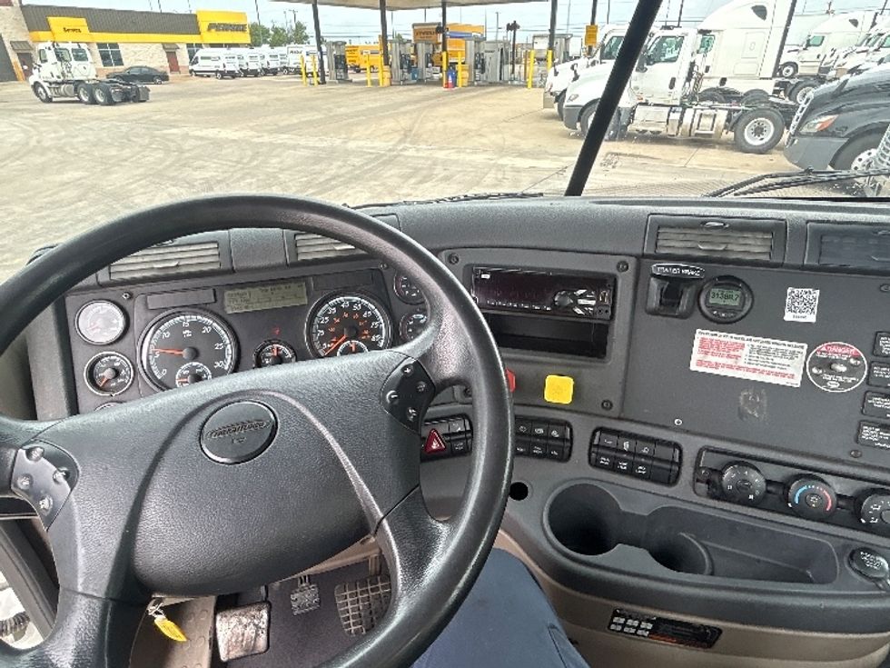 Day Cab Tractor-Heavy Duty Tractors-Freightliner-2018-Cascadia 12564ST-Arlington-TX-234,814\n\t\tmiles-$ 45,000 - Image 11