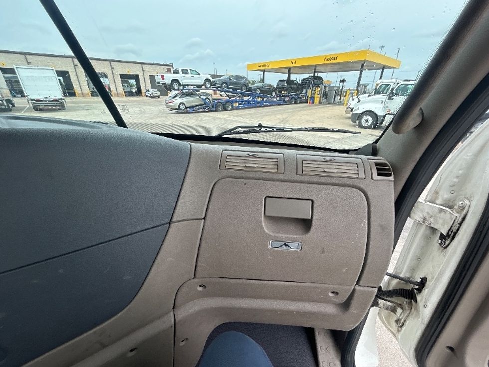 Day Cab Tractor-Heavy Duty Tractors-Freightliner-2018-Cascadia 12564ST-Arlington-TX-234,814\n\t\tmiles-$ 45,000 - Image 13