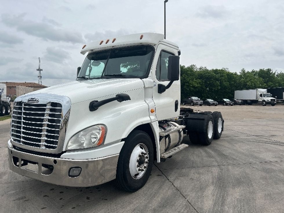 Day Cab Tractor-Heavy Duty Tractors-Freightliner-2018-Cascadia 12564ST-Arlington-TX-234,814\n\t\tmiles-$ 45,000 - Image 3