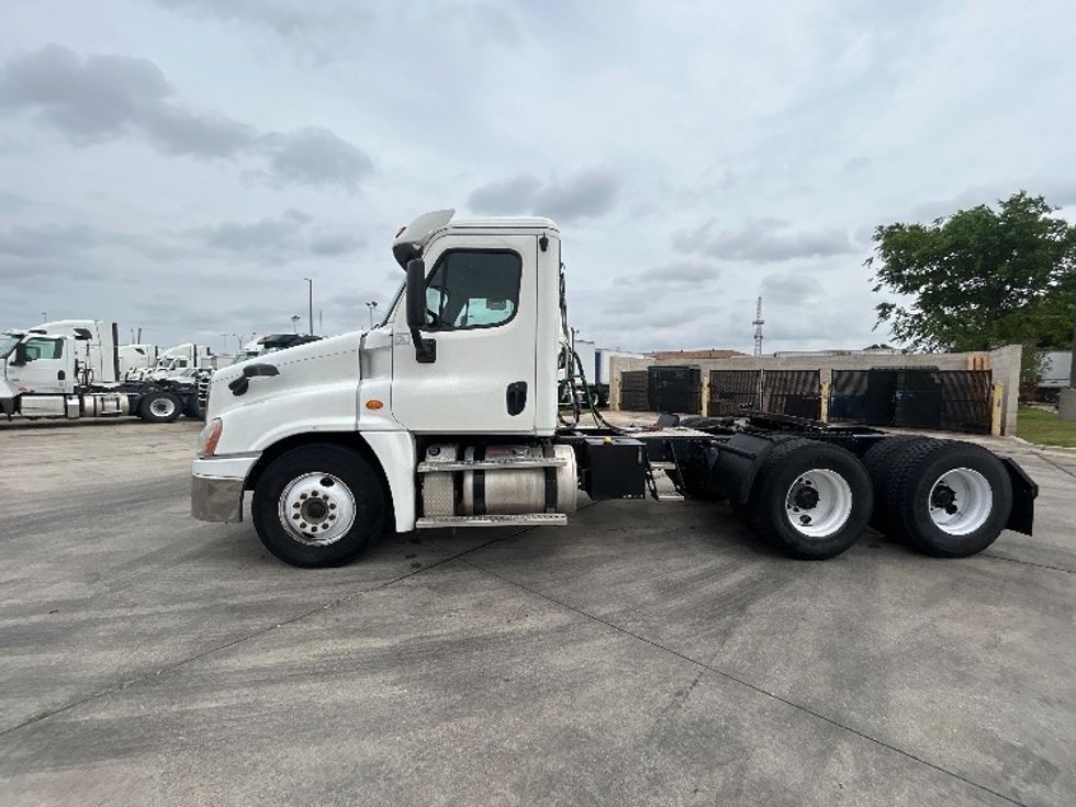 Day Cab Tractor-Heavy Duty Tractors-Freightliner-2018-Cascadia 12564ST-Arlington-TX-234,814\n\t\tmiles-$ 45,000 - Image 4