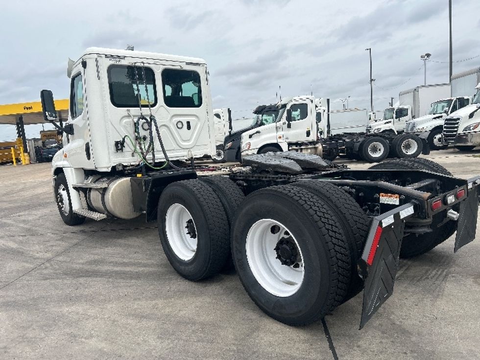 Day Cab Tractor-Heavy Duty Tractors-Freightliner-2018-Cascadia 12564ST-Arlington-TX-234,814\n\t\tmiles-$ 45,000 - Image 5