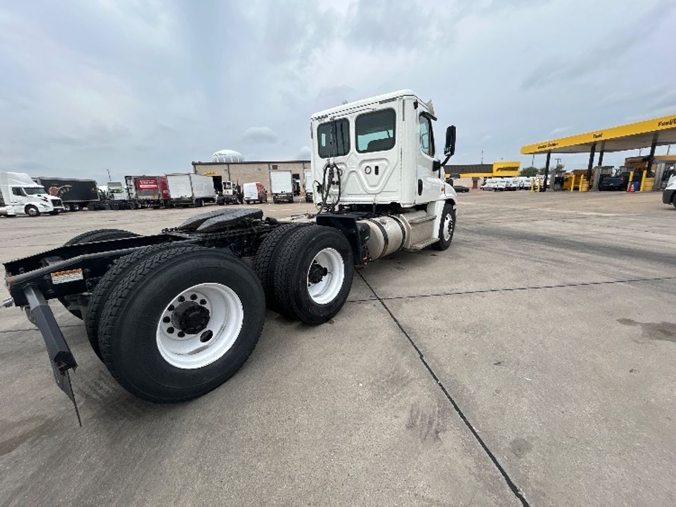 Day Cab Tractor-Heavy Duty Tractors-Freightliner-2018-Cascadia 12564ST-Arlington-TX-234,814\n\t\tmiles-$ 45,000 - Image 7