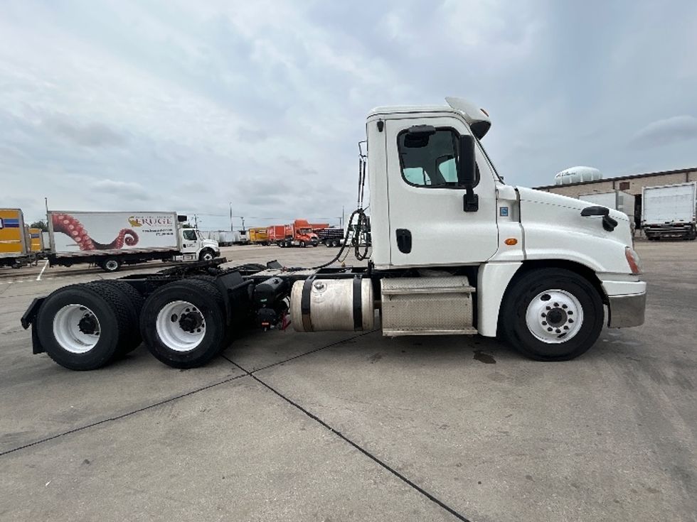 Day Cab Tractor-Heavy Duty Tractors-Freightliner-2018-Cascadia 12564ST-Arlington-TX-234,814\n\t\tmiles-$ 45,000 - Image 8