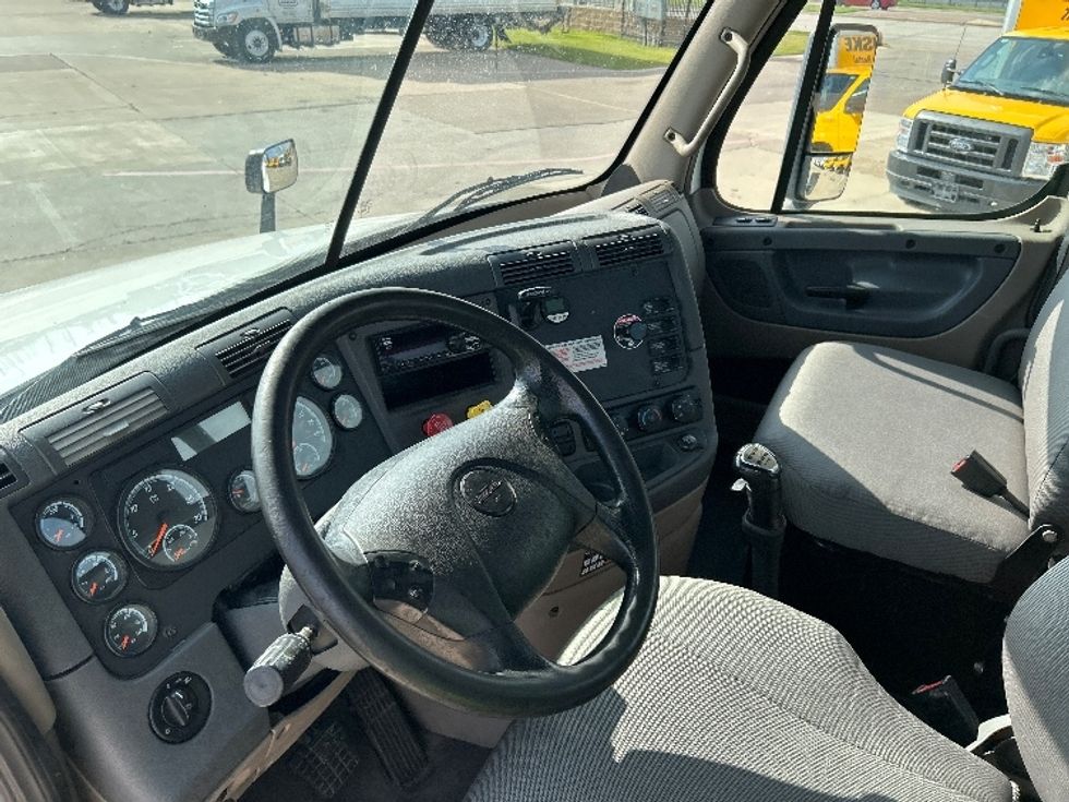 Day Cab Tractor-Heavy Duty Tractors-Freightliner-2018-Cascadia 12564ST-Arlington-TX-240,704\n\t\tmiles-$ 45,000 - Image 10