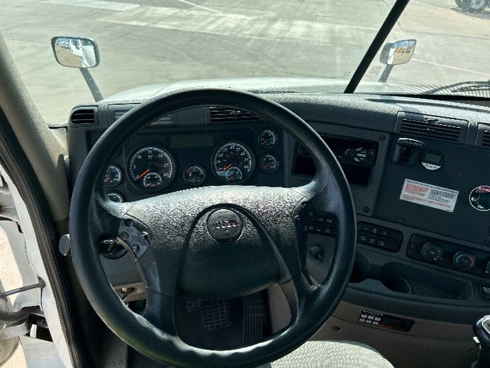 Day Cab Tractor-Heavy Duty Tractors-Freightliner-2018-Cascadia 12564ST-Arlington-TX-240,704\n\t\tmiles-$ 45,000 - Image 11