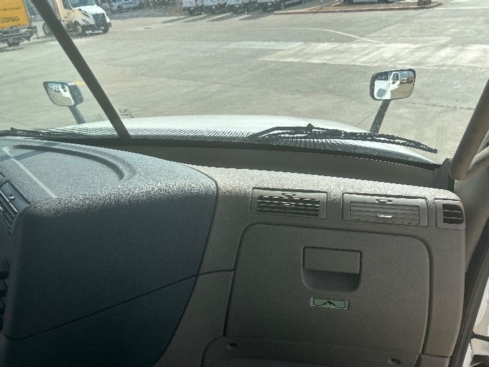 Day Cab Tractor-Heavy Duty Tractors-Freightliner-2018-Cascadia 12564ST-Arlington-TX-240,704\n\t\tmiles-$ 45,000 - Image 13