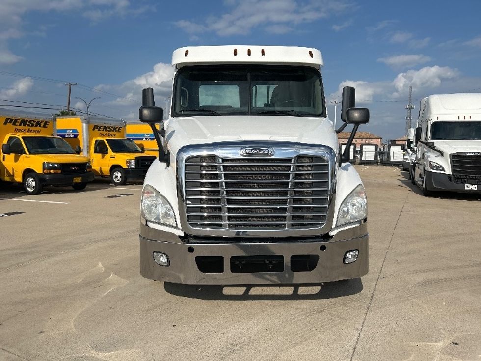 Day Cab Tractor-Heavy Duty Tractors-Freightliner-2018-Cascadia 12564ST-Arlington-TX-240,704\n\t\tmiles-$ 45,000 - Image 2