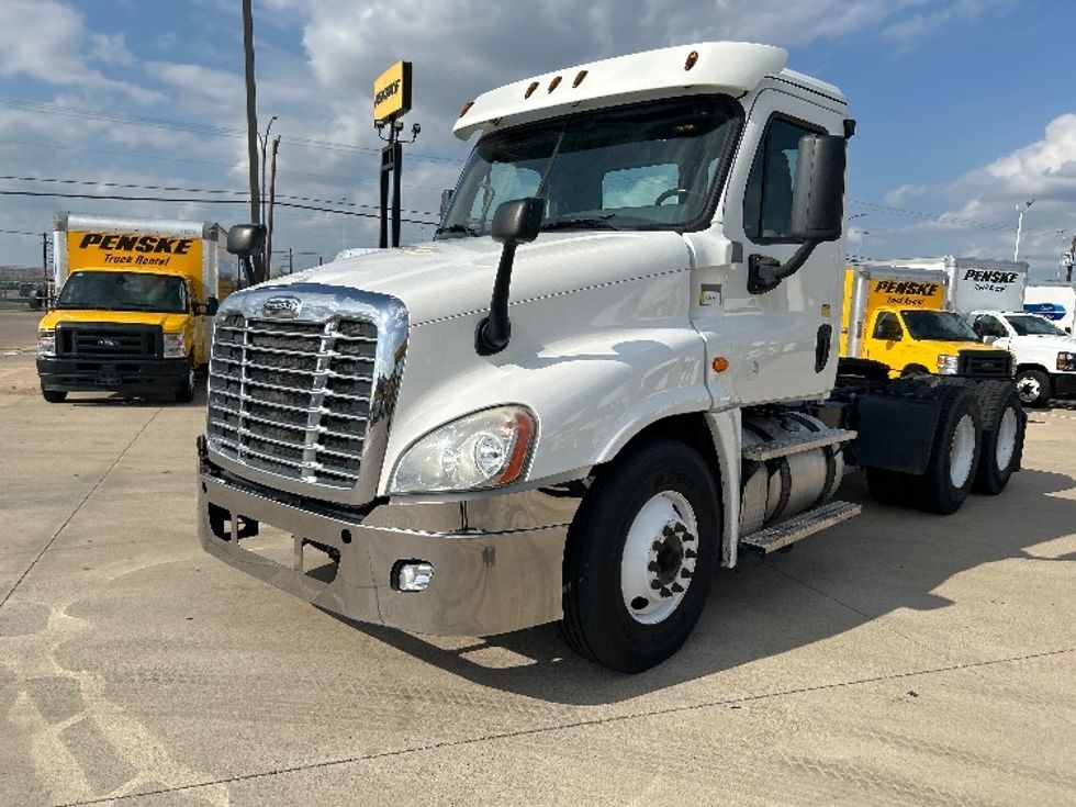 Day Cab Tractor-Heavy Duty Tractors-Freightliner-2018-Cascadia 12564ST-Arlington-TX-240,704\n\t\tmiles-$ 45,000 - Image 3