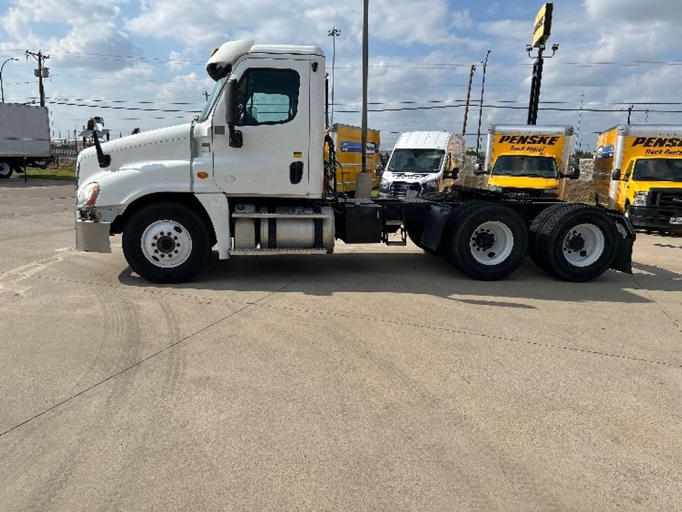 Day Cab Tractor-Heavy Duty Tractors-Freightliner-2018-Cascadia 12564ST-Arlington-TX-240,704\n\t\tmiles-$ 45,000 - Image 4
