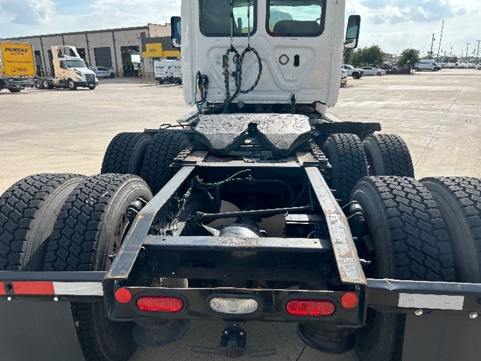 Day Cab Tractor-Heavy Duty Tractors-Freightliner-2018-Cascadia 12564ST-Arlington-TX-240,704\n\t\tmiles-$ 45,000 - Image 6
