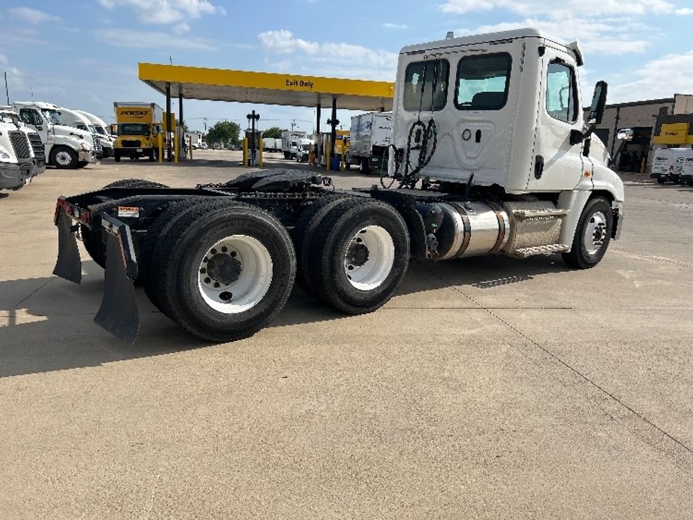 Day Cab Tractor-Heavy Duty Tractors-Freightliner-2018-Cascadia 12564ST-Arlington-TX-240,704\n\t\tmiles-$ 45,000 - Image 7