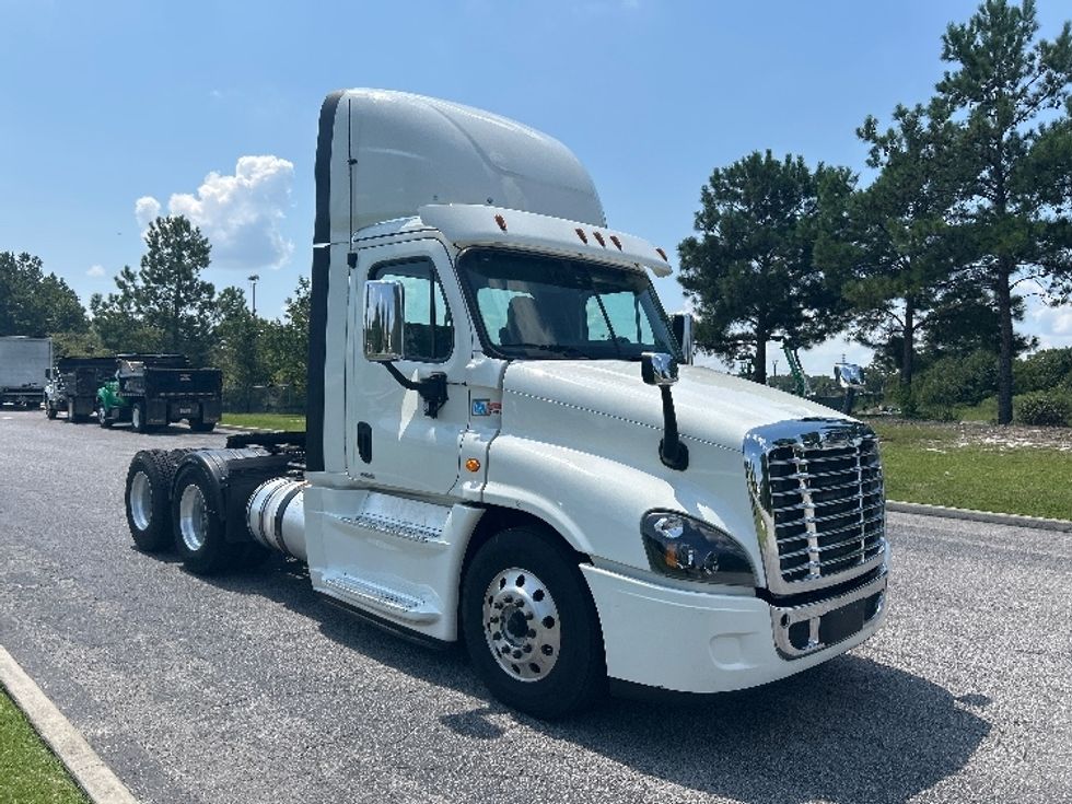 Day Cab Tractor-Heavy Duty Tractors-Freightliner-2018-Cascadia 12564ST-Asheville-NC-645,769\n\t\tmiles-$ 24,500 - Image 1