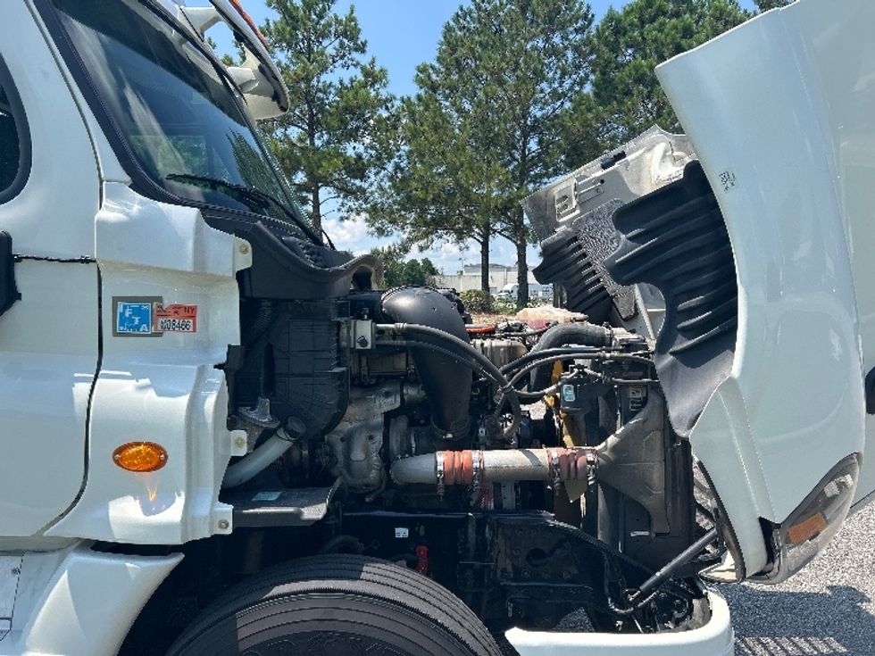 Day Cab Tractor-Heavy Duty Tractors-Freightliner-2018-Cascadia 12564ST-Asheville-NC-645,769\n\t\tmiles-$ 24,500 - Image 11