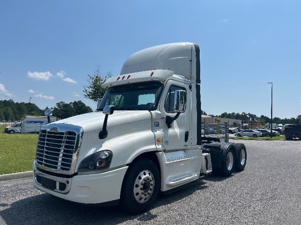 Day Cab Tractor-Heavy Duty Tractors-Freightliner-2018-Cascadia 12564ST-Asheville-NC-645,769\n\t\tmiles-$ 24,500 - Image 3