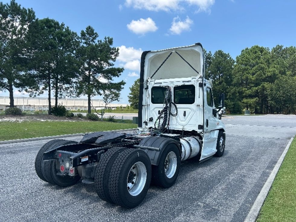 Day Cab Tractor-Heavy Duty Tractors-Freightliner-2018-Cascadia 12564ST-Asheville-NC-645,769\n\t\tmiles-$ 24,500 - Image 6