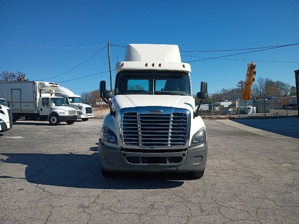 Day Cab Tractor-Heavy Duty Tractors-Freightliner-2018-Cascadia 12564ST-Atlanta (Forest Park)-GA-451,508\n\t\tmiles-$ 34,750 - Image 2