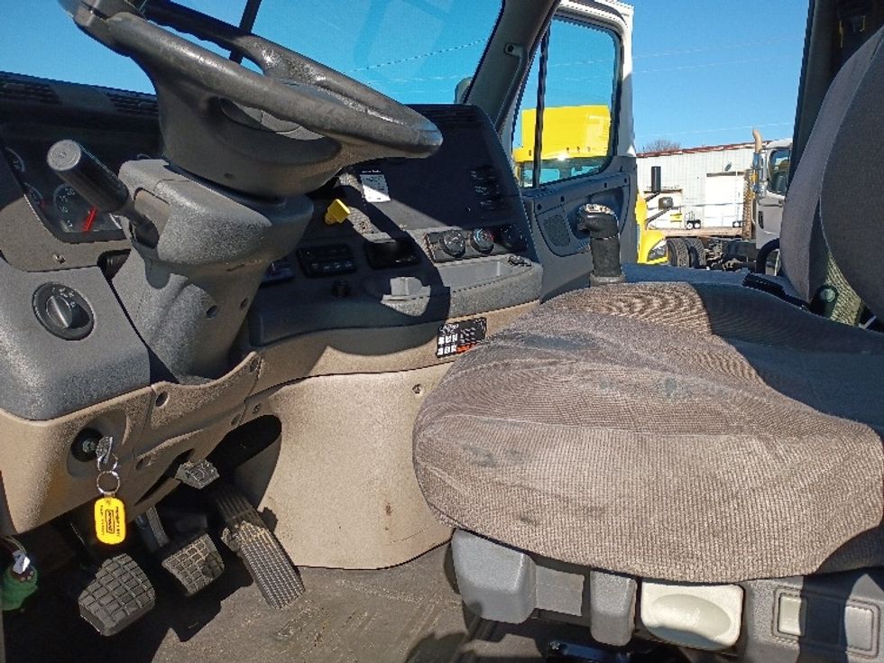 Day Cab Tractor-Heavy Duty Tractors-Freightliner-2018-Cascadia 12564ST-Atlanta (Forest Park)-GA-451,508\n\t\tmiles-$ 34,750 - Image 10