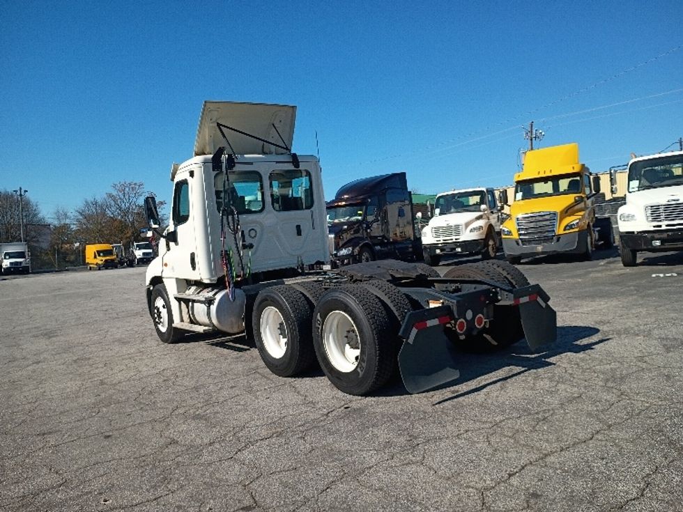 Day Cab Tractor-Heavy Duty Tractors-Freightliner-2018-Cascadia 12564ST-Atlanta (Forest Park)-GA-451,508\n\t\tmiles-$ 34,750 - Image 5