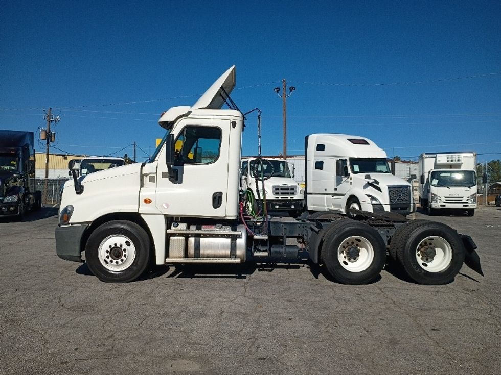 Day Cab Tractor-Heavy Duty Tractors-Freightliner-2018-Cascadia 12564ST-Atlanta (Forest Park)-GA-451,508\n\t\tmiles-$ 34,750 - Image 4