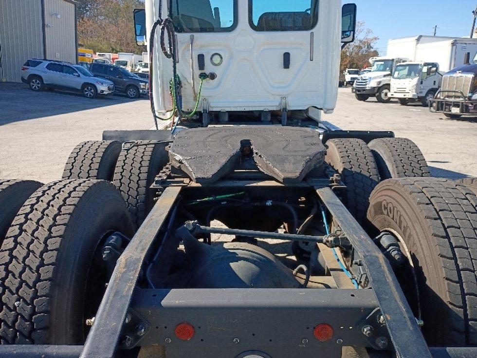 Day Cab Tractor-Heavy Duty Tractors-Freightliner-2018-Cascadia 12564ST-Atlanta (Forest Park)-GA-451,508\n\t\tmiles-$ 34,750 - Image 6