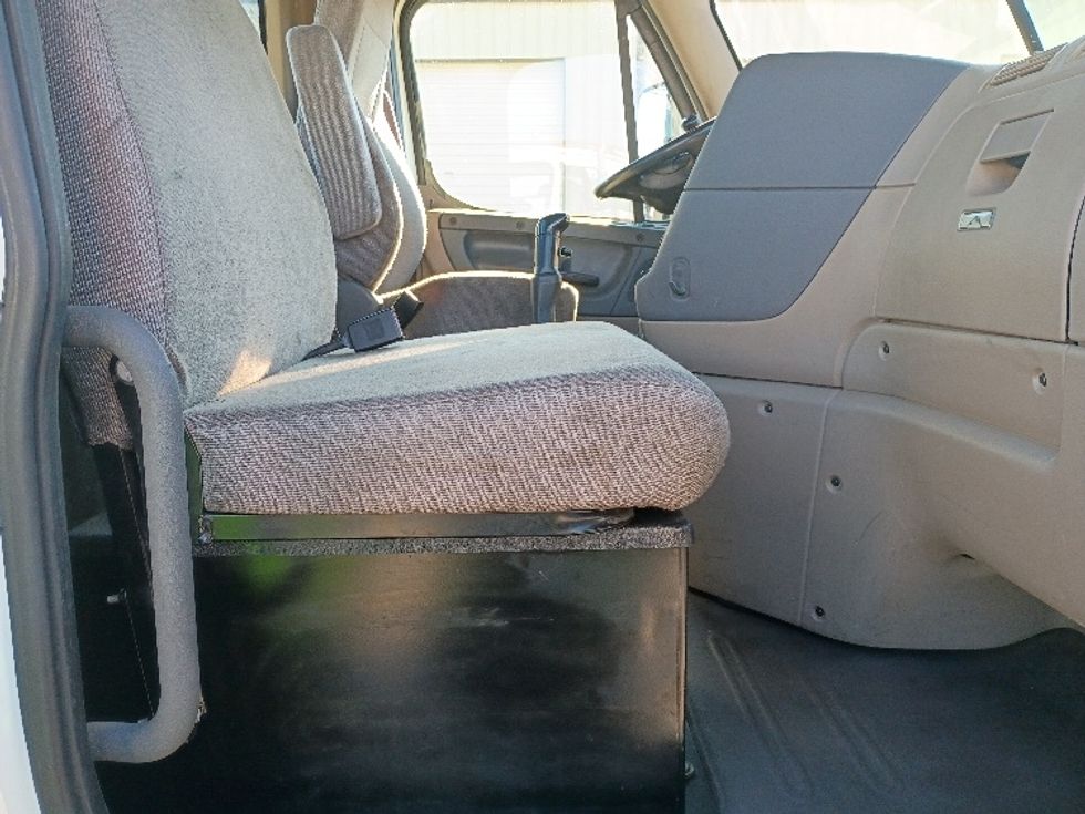 Day Cab Tractor-Heavy Duty Tractors-Freightliner-2018-Cascadia 12564ST-Atlanta (Forest Park)-GA-451,508\n\t\tmiles-$ 34,750 - Image 14