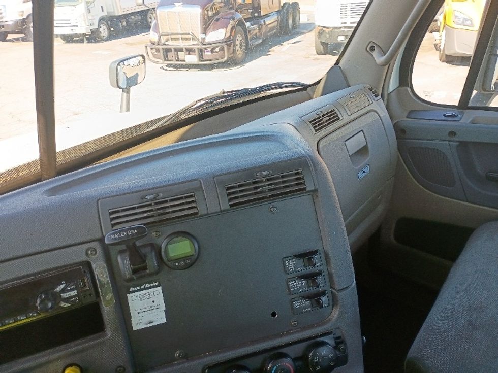 Day Cab Tractor-Heavy Duty Tractors-Freightliner-2018-Cascadia 12564ST-Atlanta (Forest Park)-GA-451,508\n\t\tmiles-$ 34,750 - Image 21