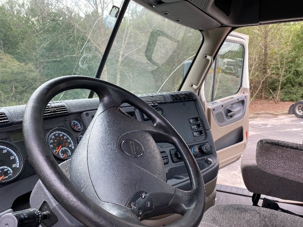 Day Cab Tractor-Heavy Duty Tractors-Freightliner-2018-Cascadia 12564ST-Atlanta-GA-333,062\n\t\tmiles-$ 44,000 - Image 10