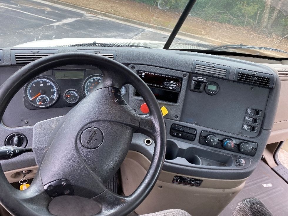 Day Cab Tractor-Heavy Duty Tractors-Freightliner-2018-Cascadia 12564ST-Atlanta-GA-333,062\n\t\tmiles-$ 44,000 - Image 11
