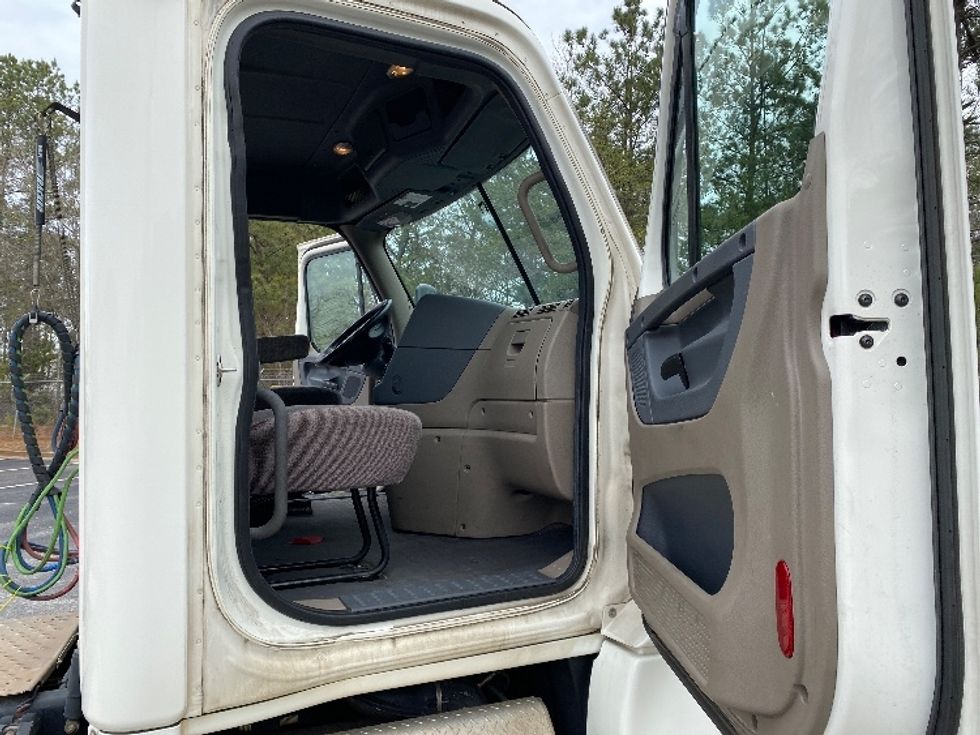 Day Cab Tractor-Heavy Duty Tractors-Freightliner-2018-Cascadia 12564ST-Atlanta-GA-333,062\n\t\tmiles-$ 44,000 - Image 12