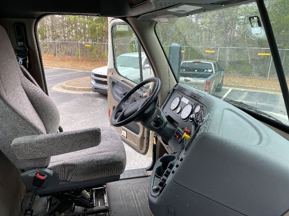 Day Cab Tractor-Heavy Duty Tractors-Freightliner-2018-Cascadia 12564ST-Atlanta-GA-333,062\n\t\tmiles-$ 44,000 - Image 14