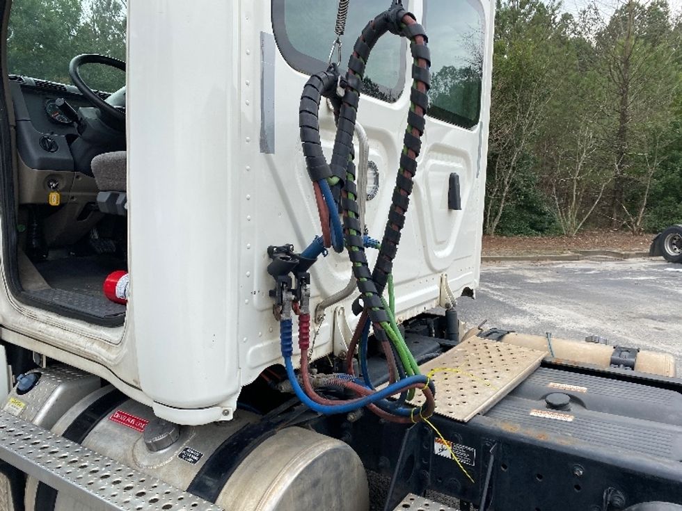 Day Cab Tractor-Heavy Duty Tractors-Freightliner-2018-Cascadia 12564ST-Atlanta-GA-333,062\n\t\tmiles-$ 44,000 - Image 17