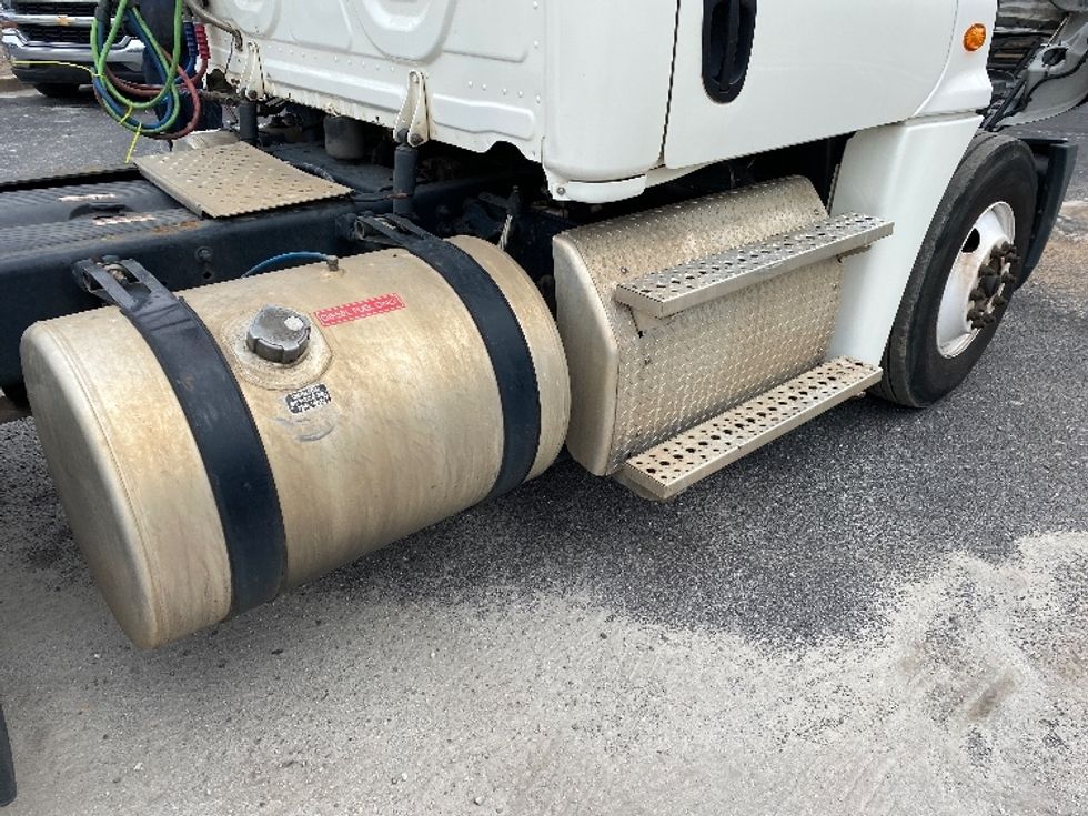 Day Cab Tractor-Heavy Duty Tractors-Freightliner-2018-Cascadia 12564ST-Atlanta-GA-333,062\n\t\tmiles-$ 44,000 - Image 19