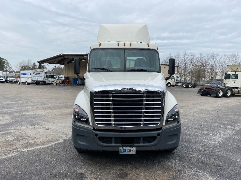 Day Cab Tractor-Heavy Duty Tractors-Freightliner-2018-Cascadia 12564ST-Atlanta-GA-333,062\n\t\tmiles-$ 44,000 - Image 2